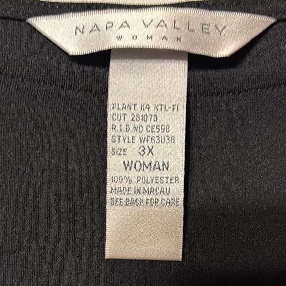 Black Boxy Blouse with Embellished Brooch included - Picture 5 of 9